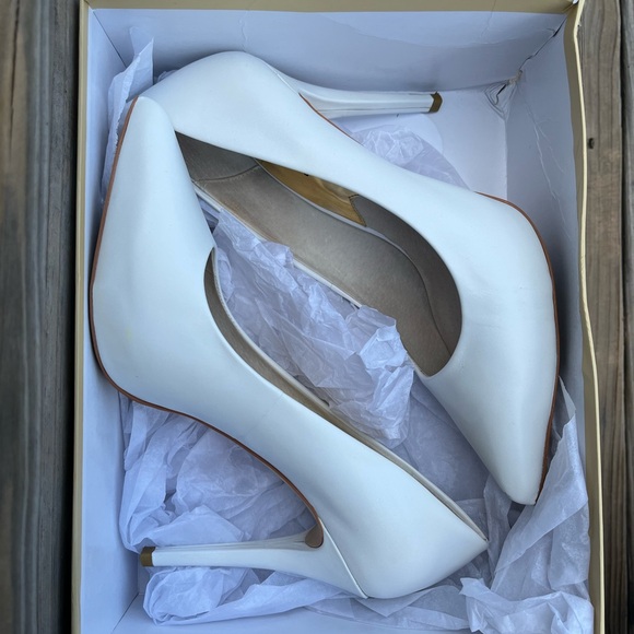 Michael Kors White Heels Sophisticated Style - Picture 1 of 11